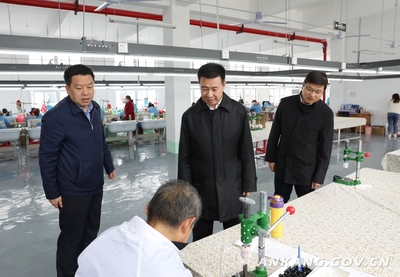 郭青到漢濱區(qū)茨溝鎮(zhèn)暗訪調(diào)研 鞏固拓展脫貧攻堅(jiān)成果同鄉(xiāng)村振興有效銜接，助力玩具銷售產(chǎn)業(yè)升級